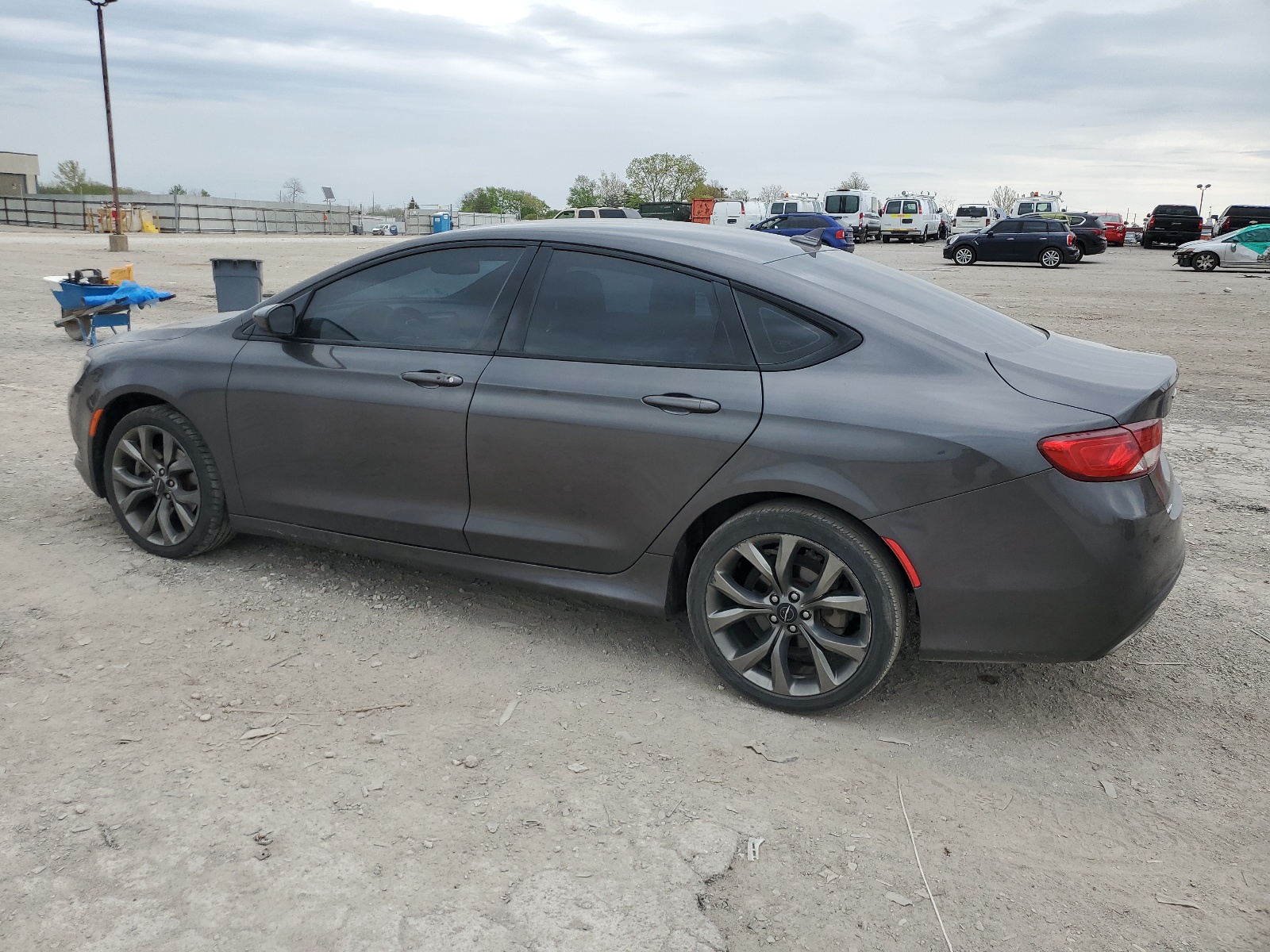 1C3CCCDG2FN560406 2015 Chrysler 200 S