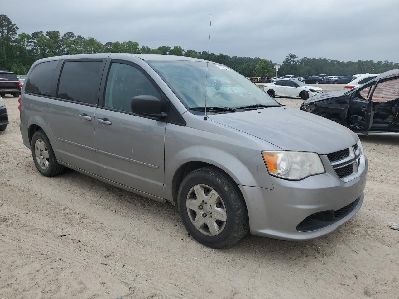 2C4RDGBG0DR615223 2013 Dodge Grand Caravan Se