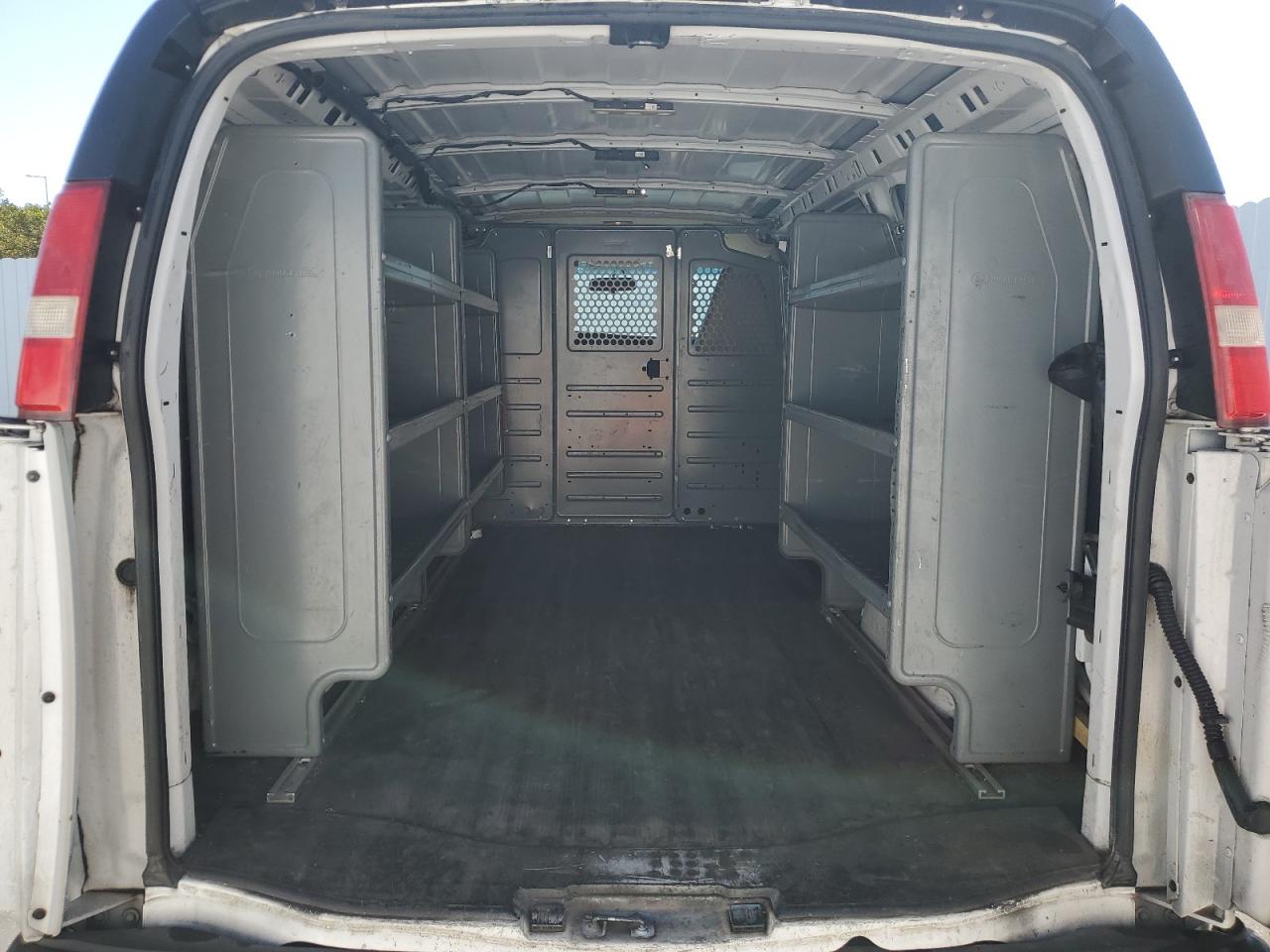 2017 Chevrolet Express G2500 VIN: 1GCWGAFF8H1118083 Lot: 49868394