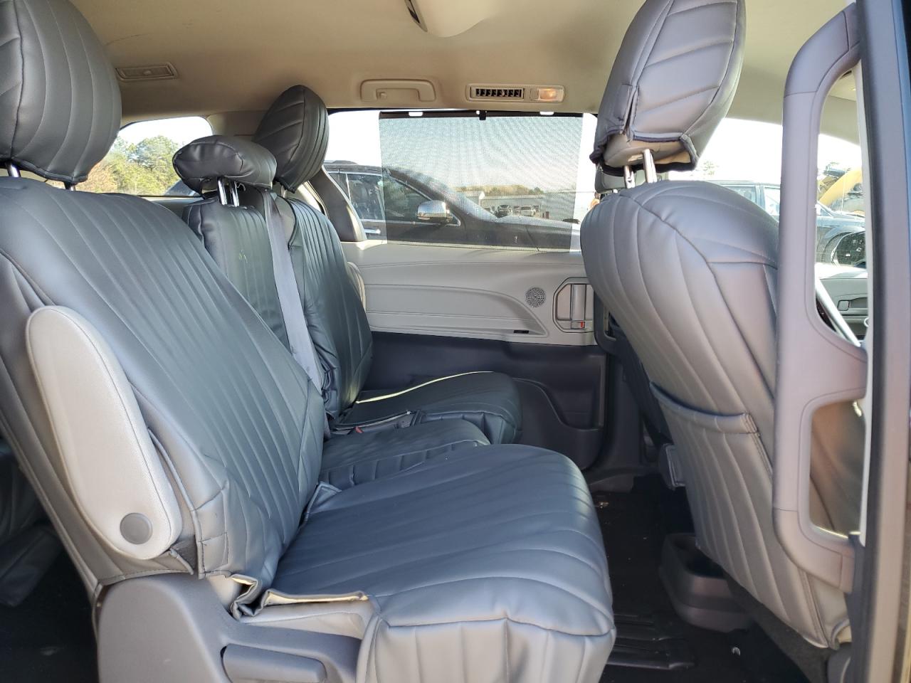 2021 Toyota Sienna Le VIN: 5TDKRKEC8MS004748 Lot: 50726054