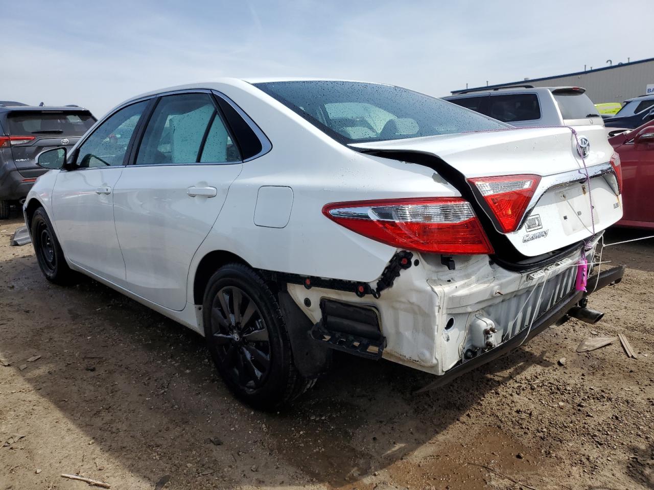 4T4BF1FK3FR458432 2015 TOYOTA CAMRY - Image 2