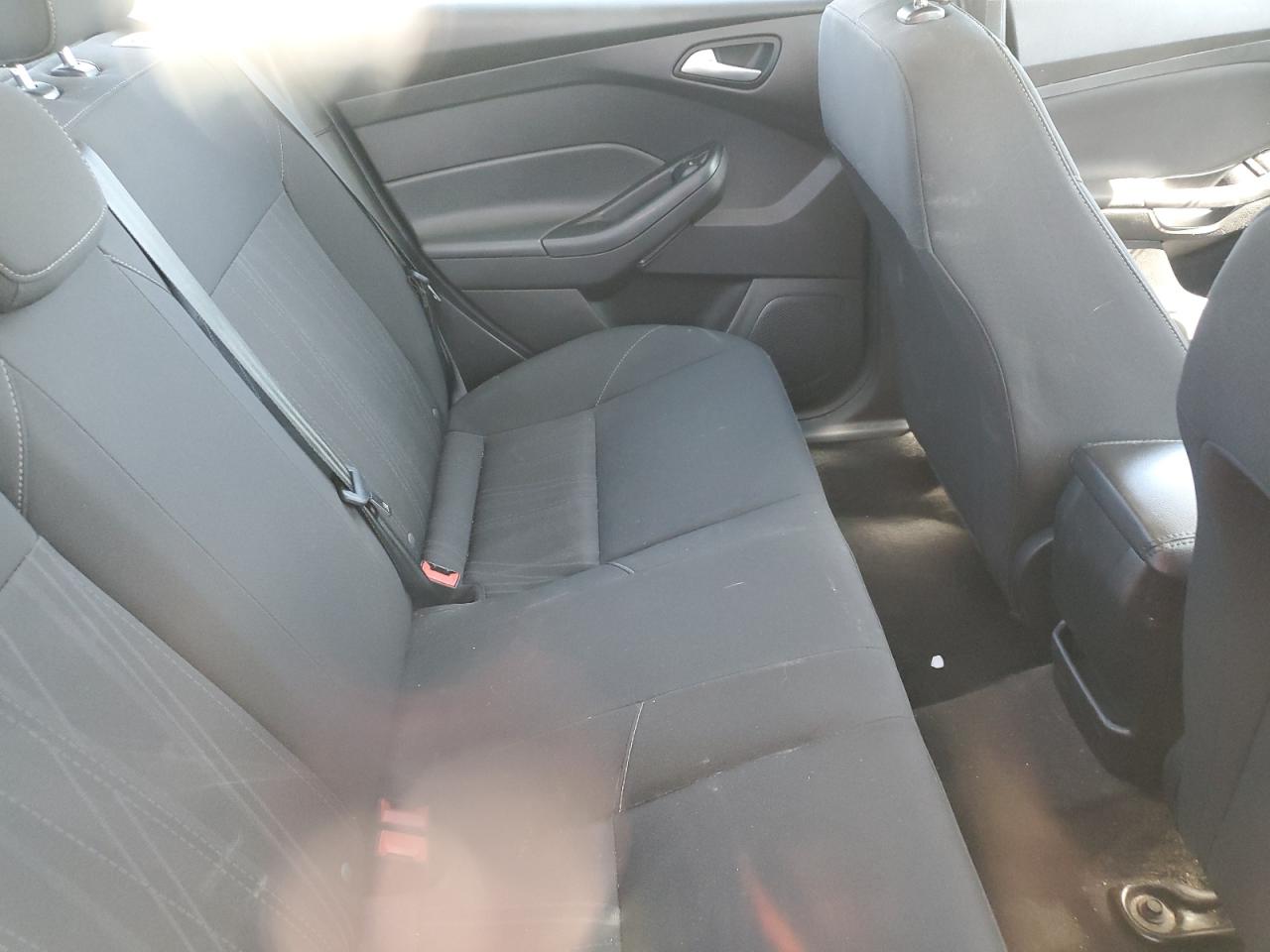 2018 Ford Focus Se VIN: 1FADP3F22JL291761 Lot: 49920764