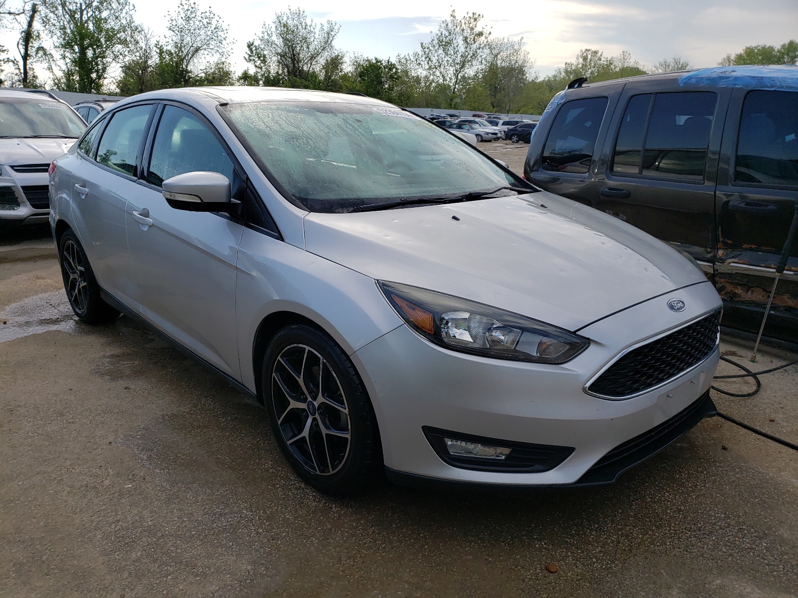 2018 Ford Focus Sel vin: 1FADP3H28JL318720