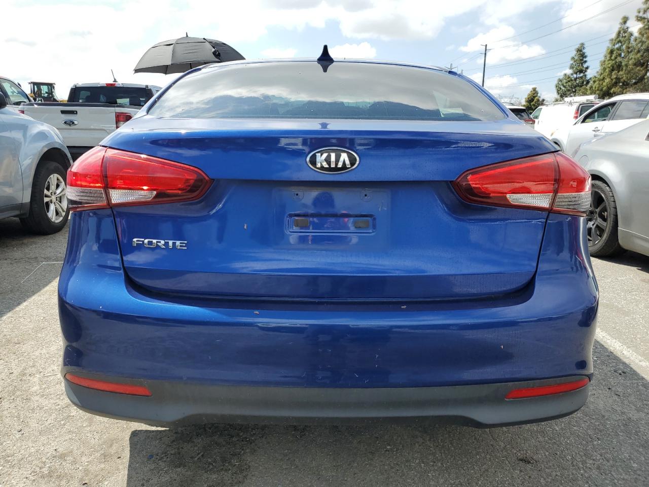 3KPFK4A76HE037435 2017 Kia Forte Lx