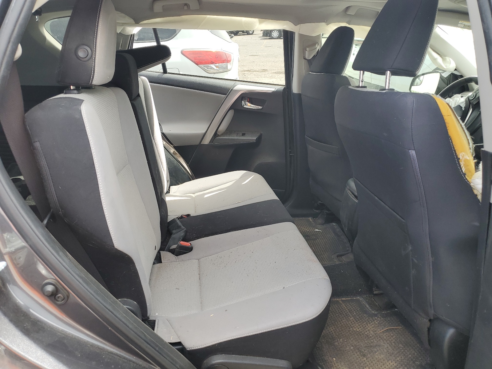 JTMWFREVXHJ110738 2017 Toyota Rav4 Xle