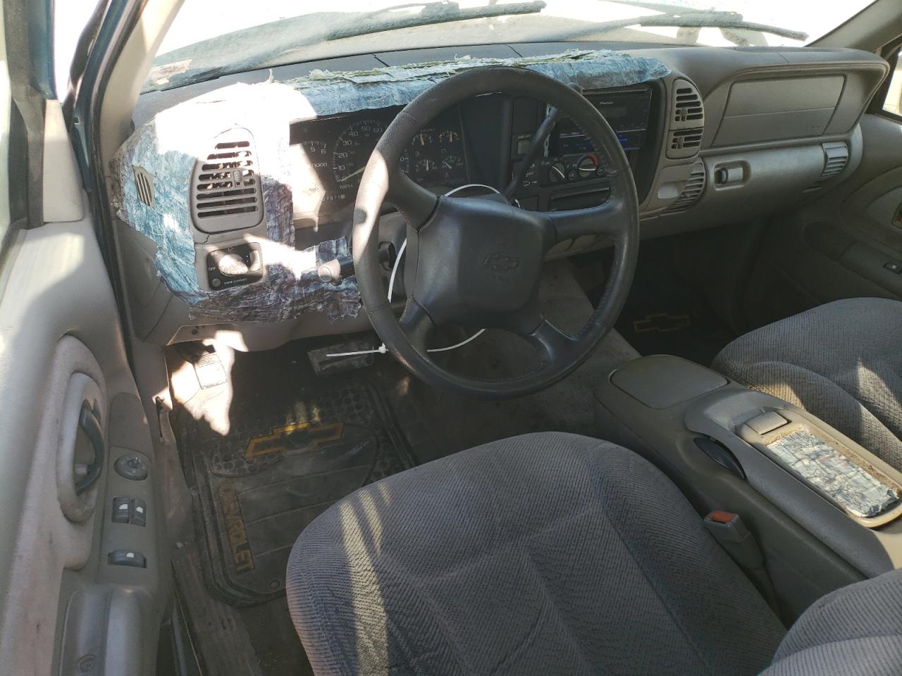 1998 Chevrolet Gmt-400 C1500 VIN: 2GCEC19R3W1146071 Lot: 52119894