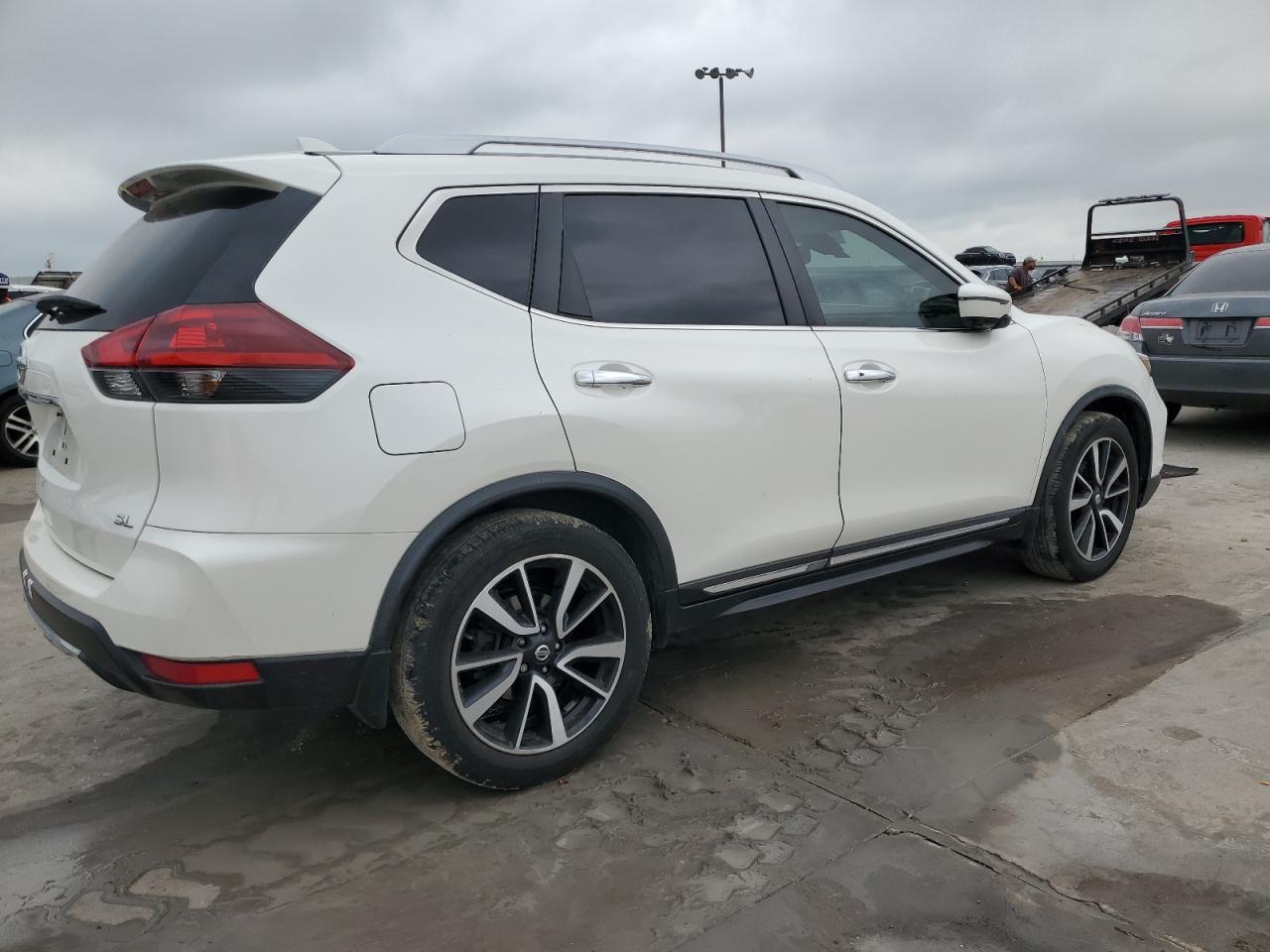 2018 Nissan Rogue - Image 3