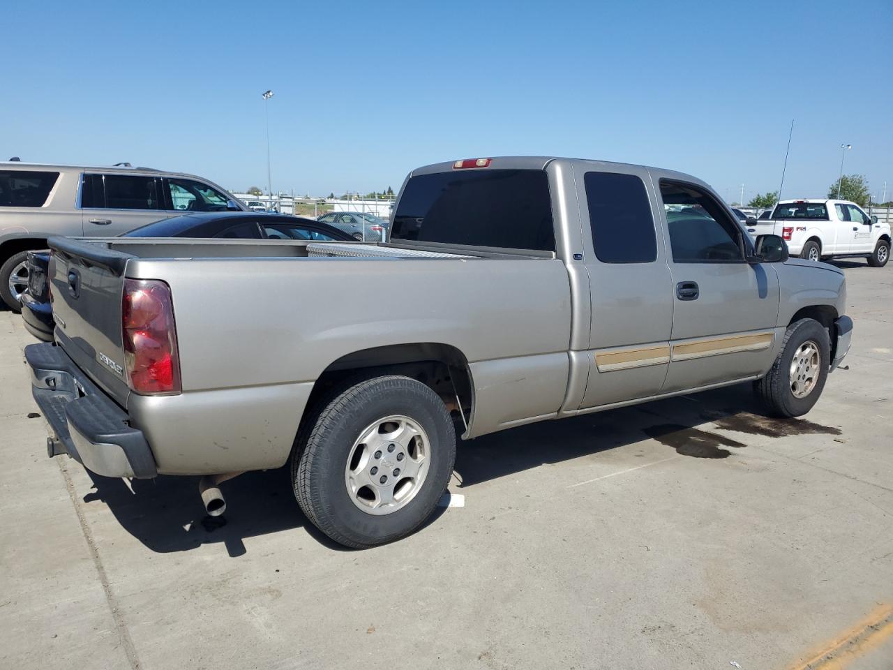 2003 Chevrolet Silverado C1500 VIN: 2GCEC19V831174828 Lot: 51066554
