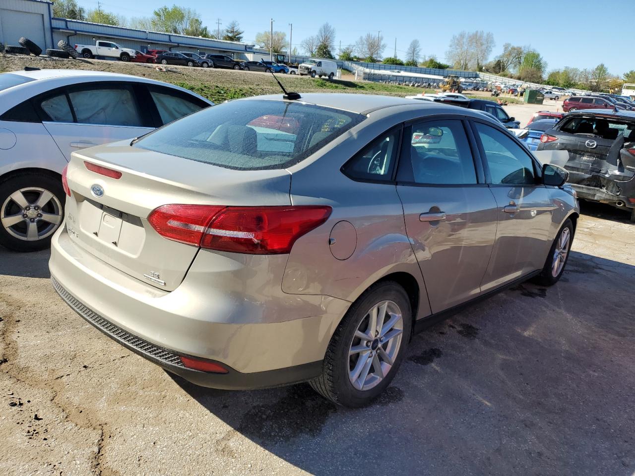 2015 Ford Focus Se VIN: 1FADP3F28FL292677 Lot: 49684954