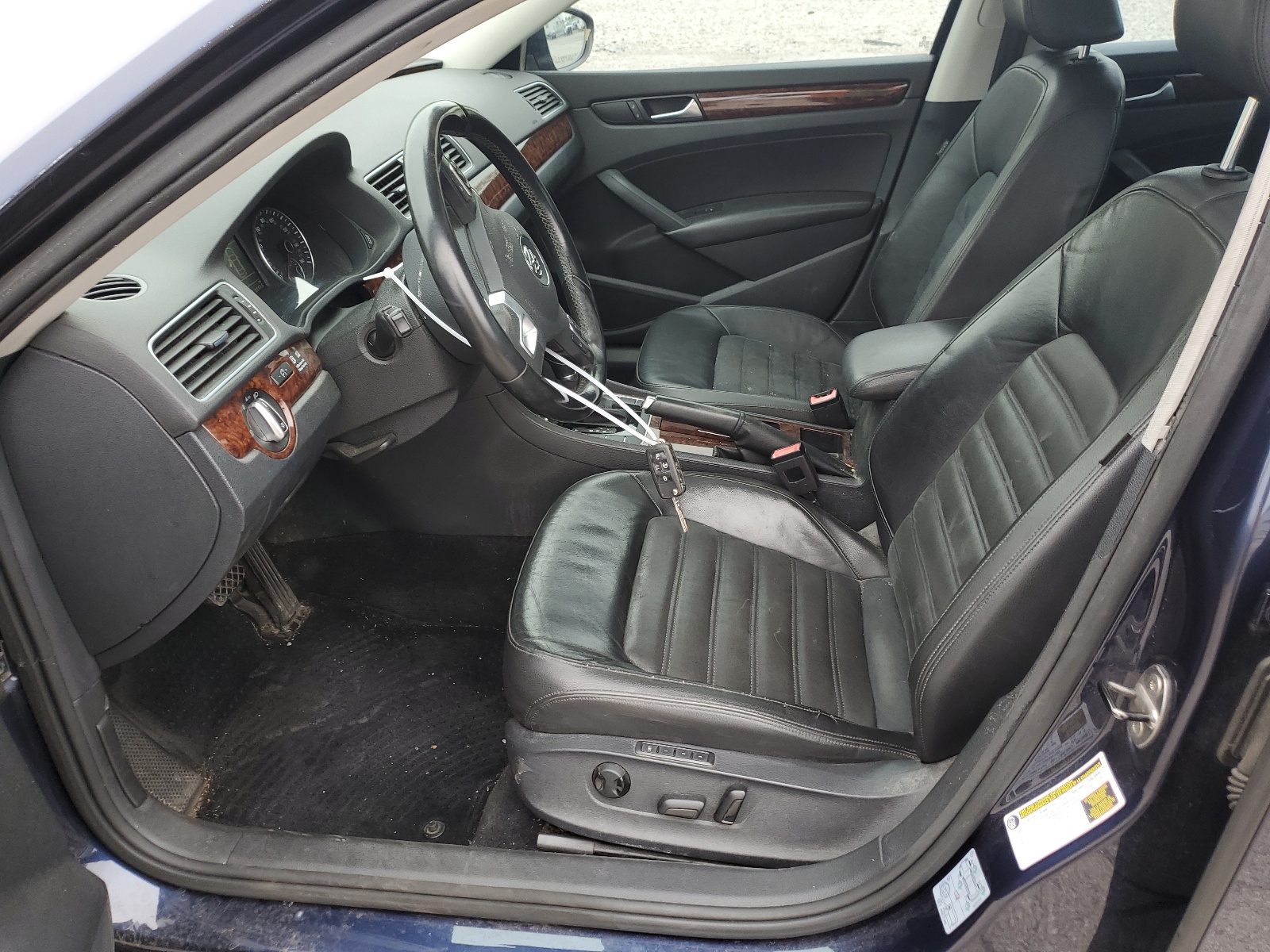 1VWCN7A35CC052224 2012 Volkswagen Passat Sel