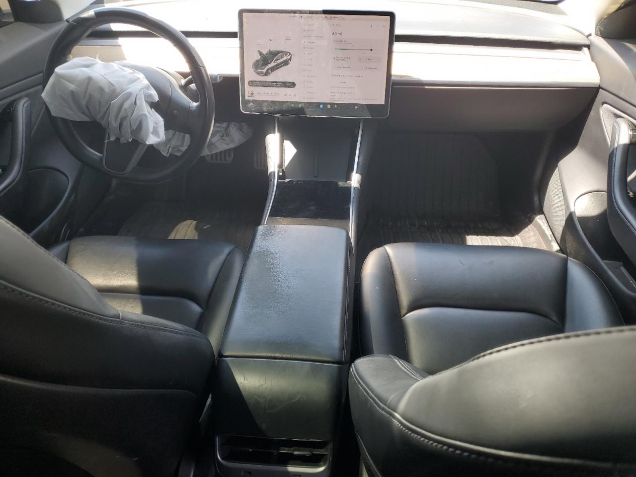 5YJ3E1EB1KF213977 2019 Tesla Model 3