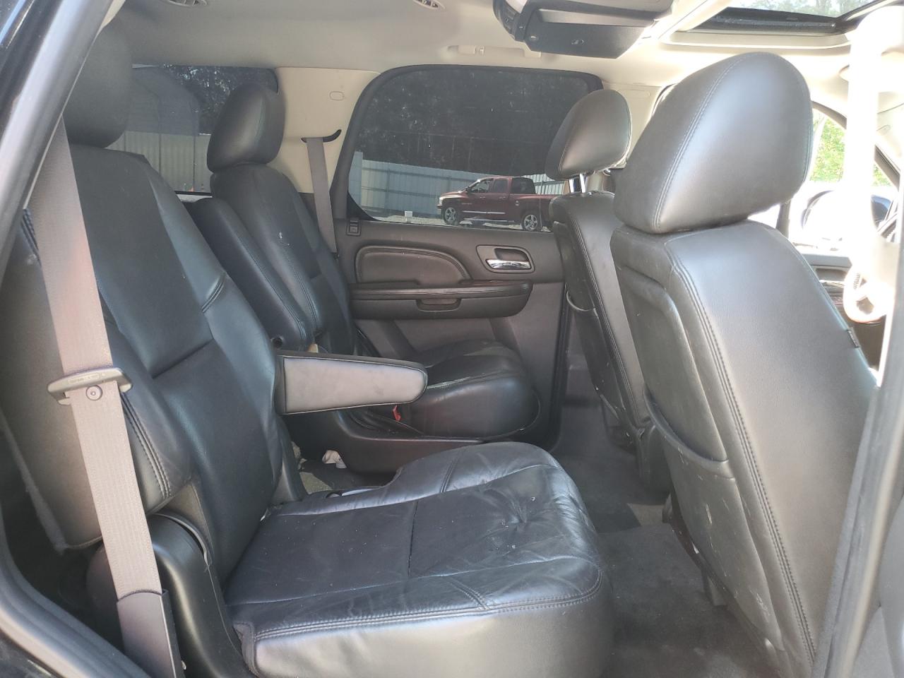 2011 Cadillac Escalade - Image 10