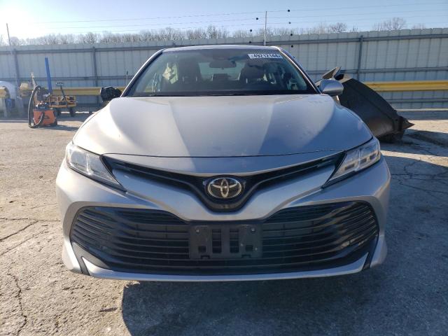  TOYOTA CAMRY 2020 Серебристый