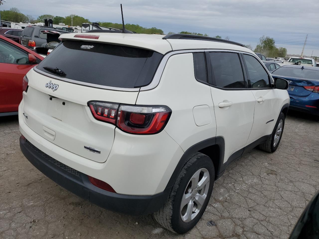 3C4NJDBB2KT712038 2019 Jeep Compass Latitude