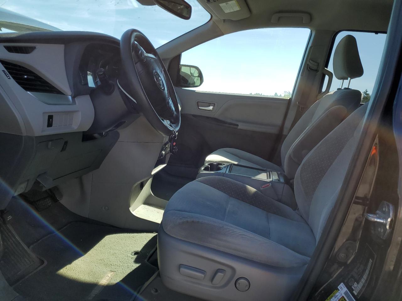 2018 Toyota Sienna Le VIN: 5TDJZ3DC1JS201260 Lot: 59564655