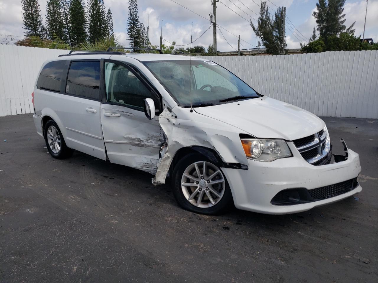 2016 Dodge Caravan - Image 4