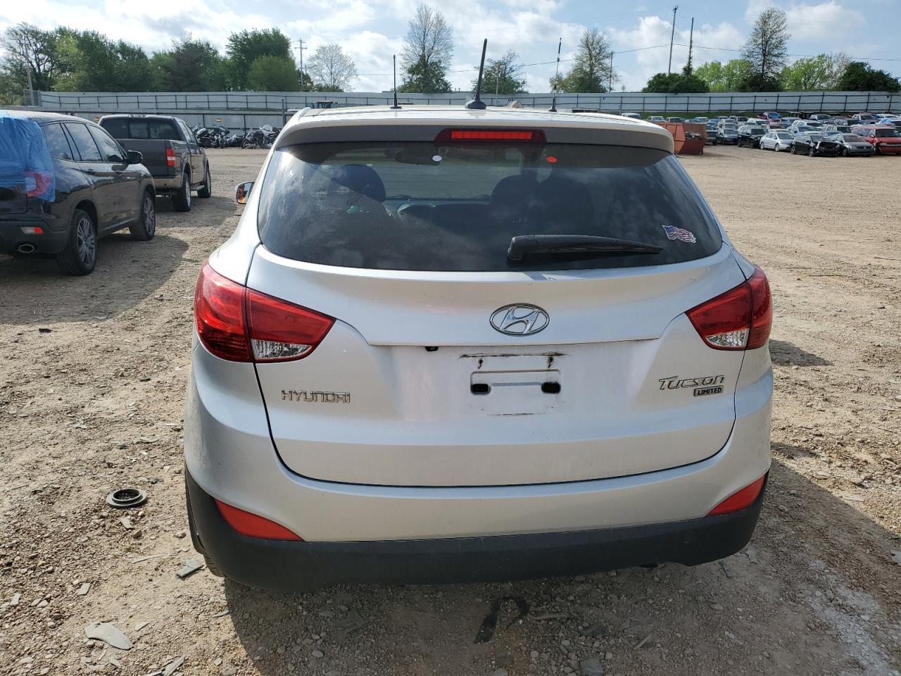 KM8JU3AC7AU092751 2010 Hyundai Tucson Gls