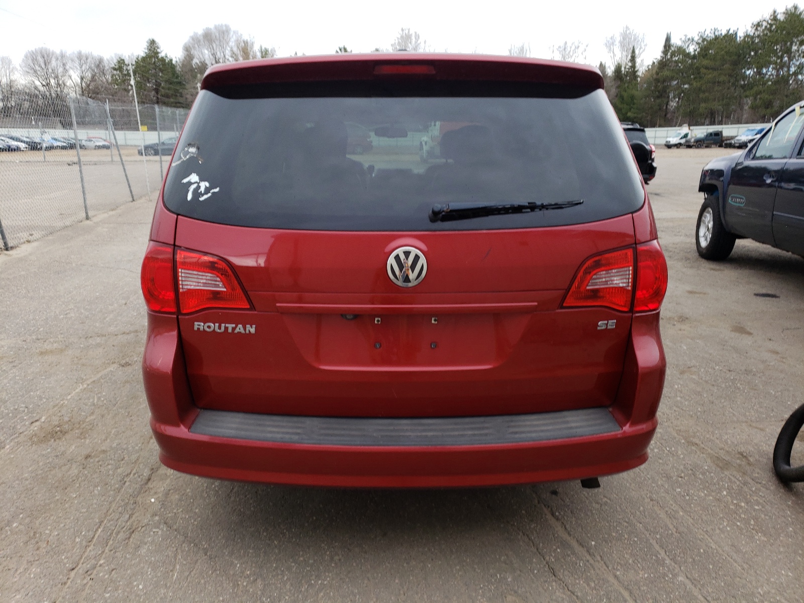 2V4RW3D13AR242370 2010 Volkswagen Routan Se