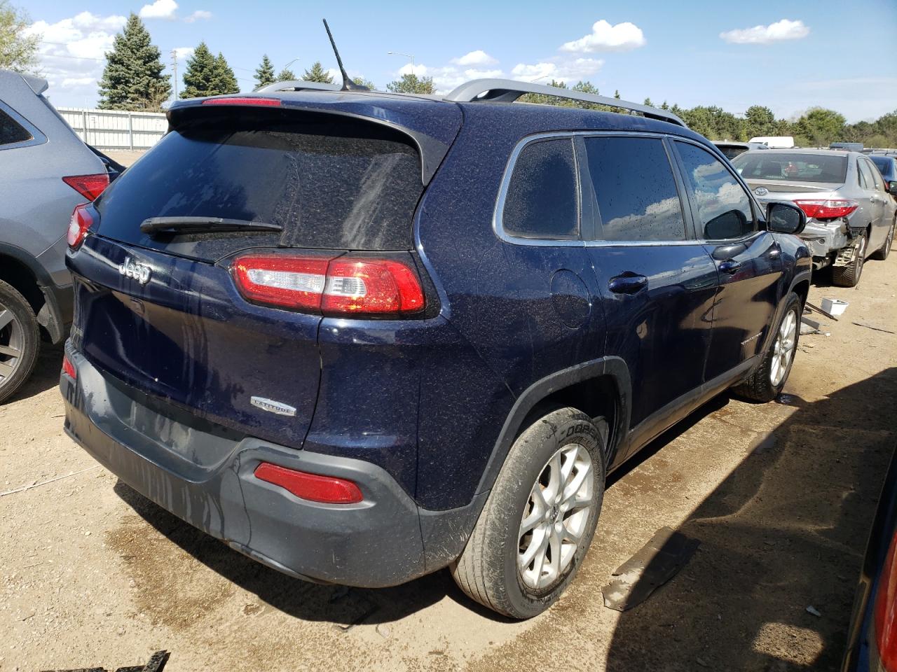 1C4PJLCB3FW712132 2015 Jeep Cherokee Latitude