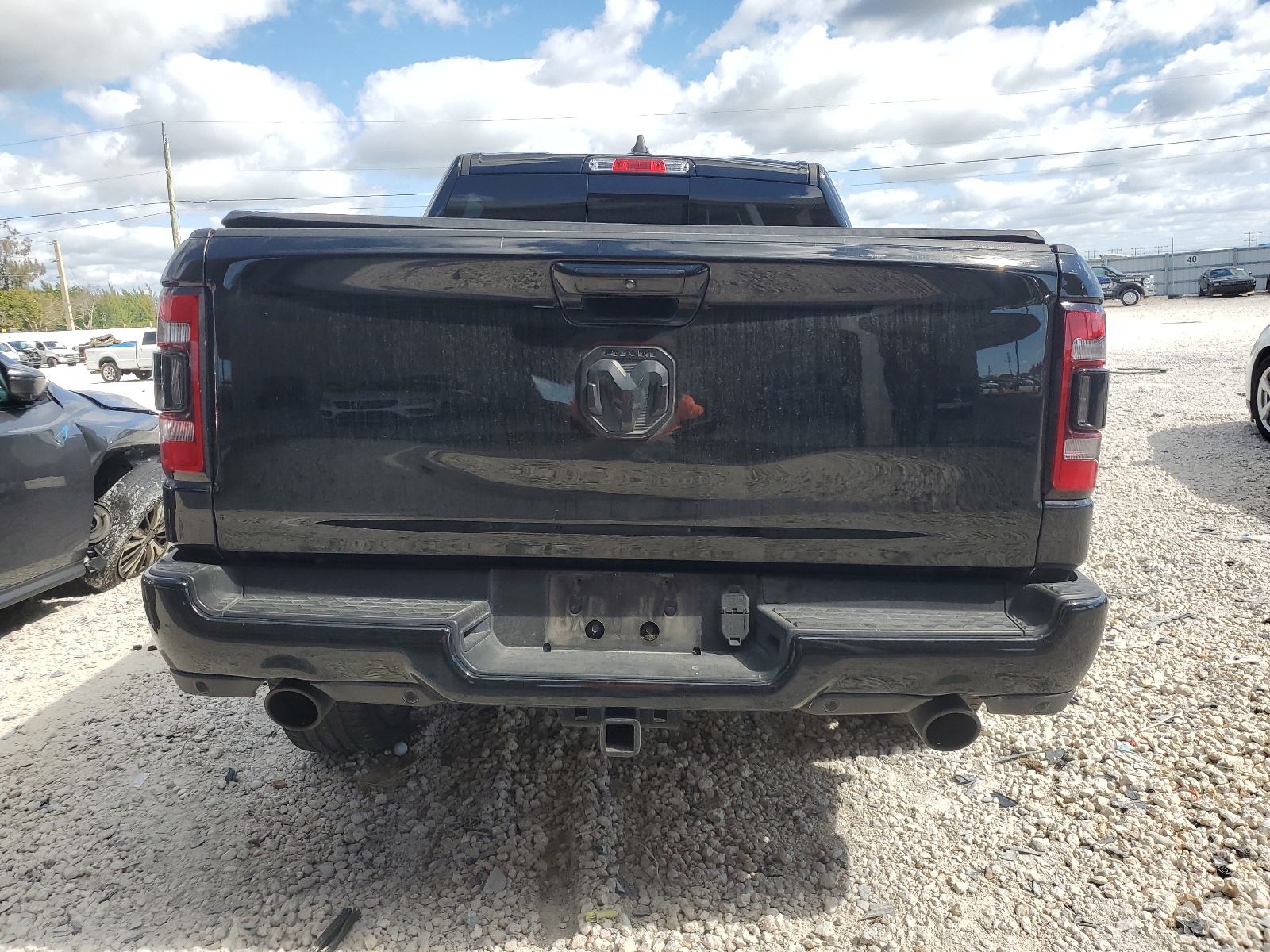 1C6RREJT2KN576527 2019 Ram 1500 Laramie