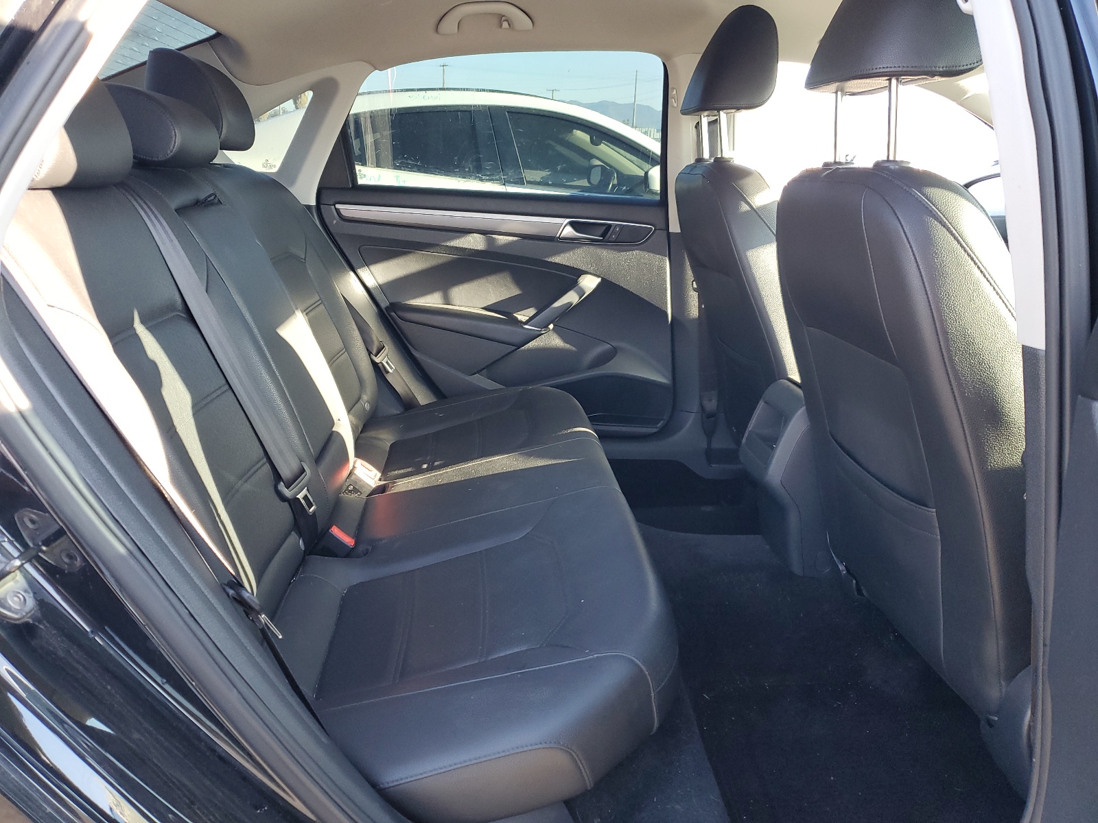 1VWDT7A35HC042620 2017 Volkswagen Passat R-Line