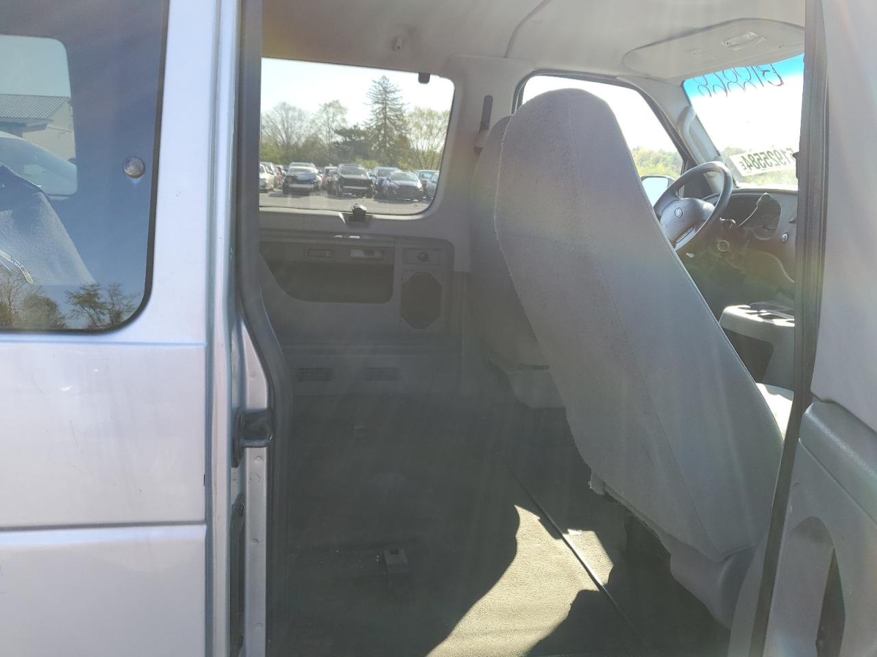 2005 Ford Econoline E350 Super Duty Wagon VIN: 1FBNE31L95HB18868 Lot: 65594244