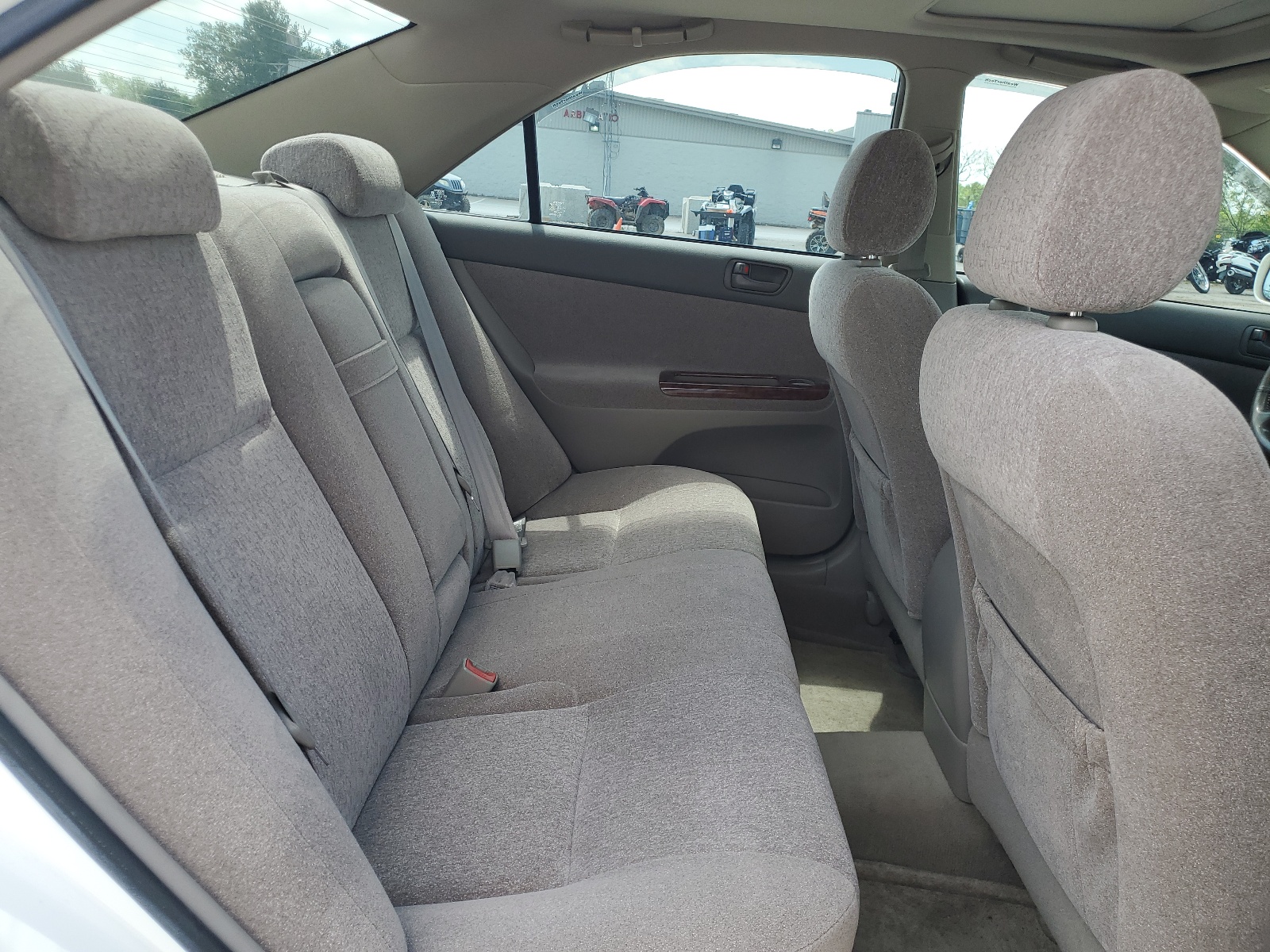 JTDBE32K040266196 2004 Toyota Camry Le