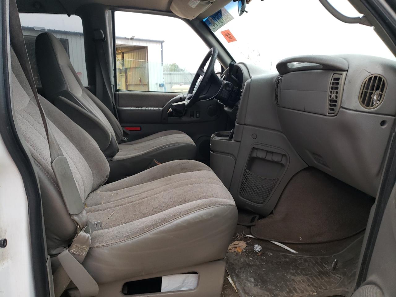 1GNDM19W5YB181073 2000 Chevrolet Astro