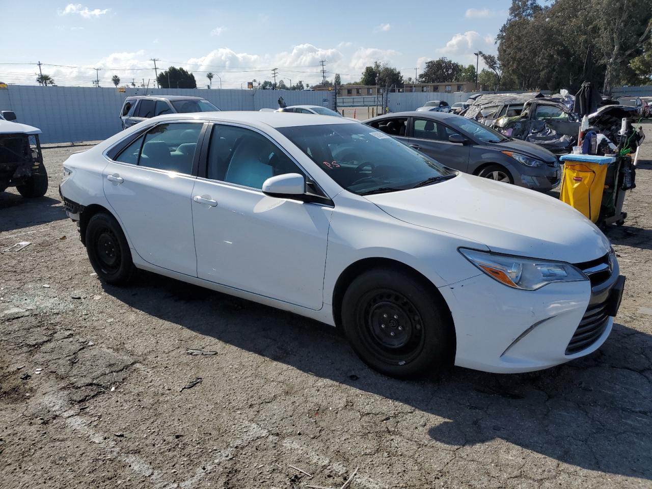 VIN 4T1BF1FK2GU211690 2016 TOYOTA CAMRY no.4