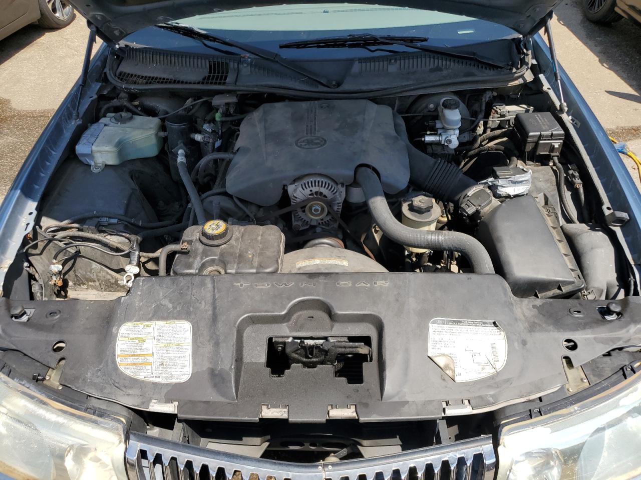 2000 Lincoln Town Car Executive VIN: 1LNHM81W7YY823655 Lot: 67549344