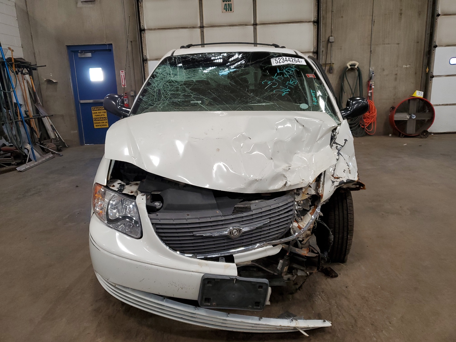 2C4GP44352R665362 2002 Chrysler Town & Country Lx