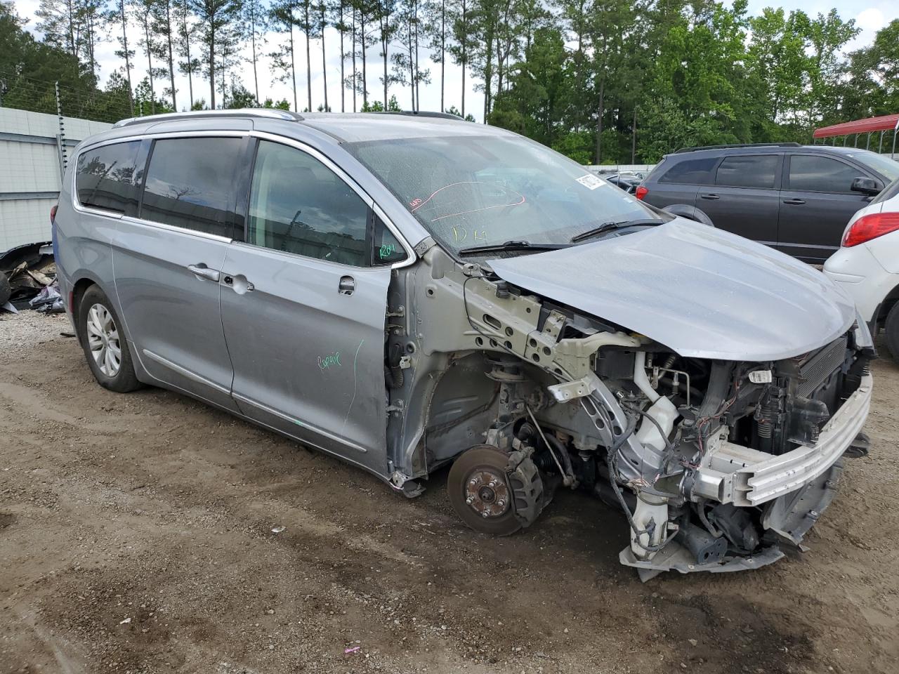 2018 Chrysler Pacifica Touring L VIN: 2C4RC1BG5JR214147 Lot: 51827724