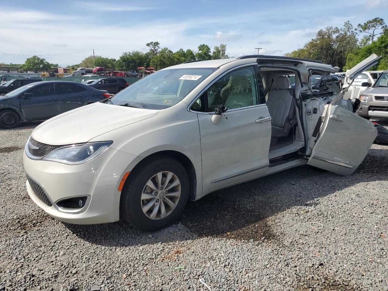 2C4RC1BG2HR553703 2017 Chrysler Pacifica Touring L