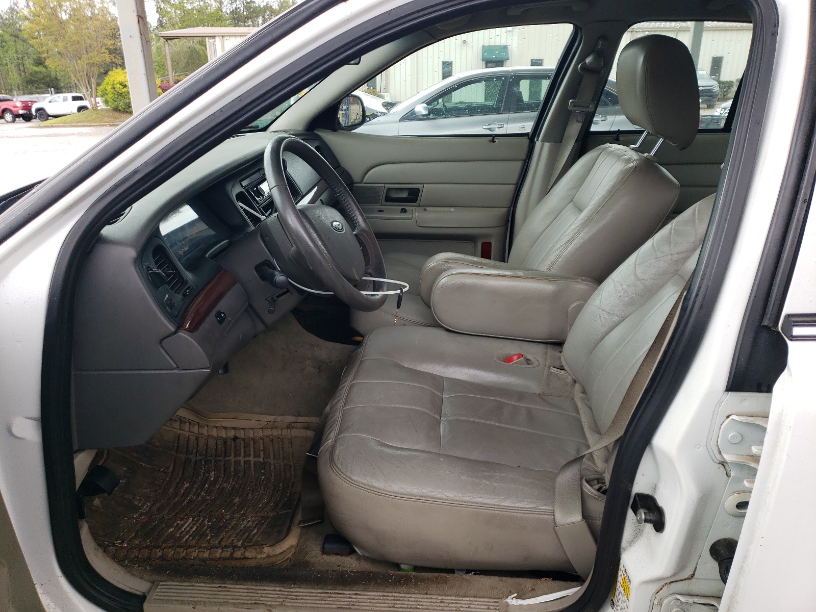 2FABP7EV6BX160590 2011 Ford Crown Victoria Lx