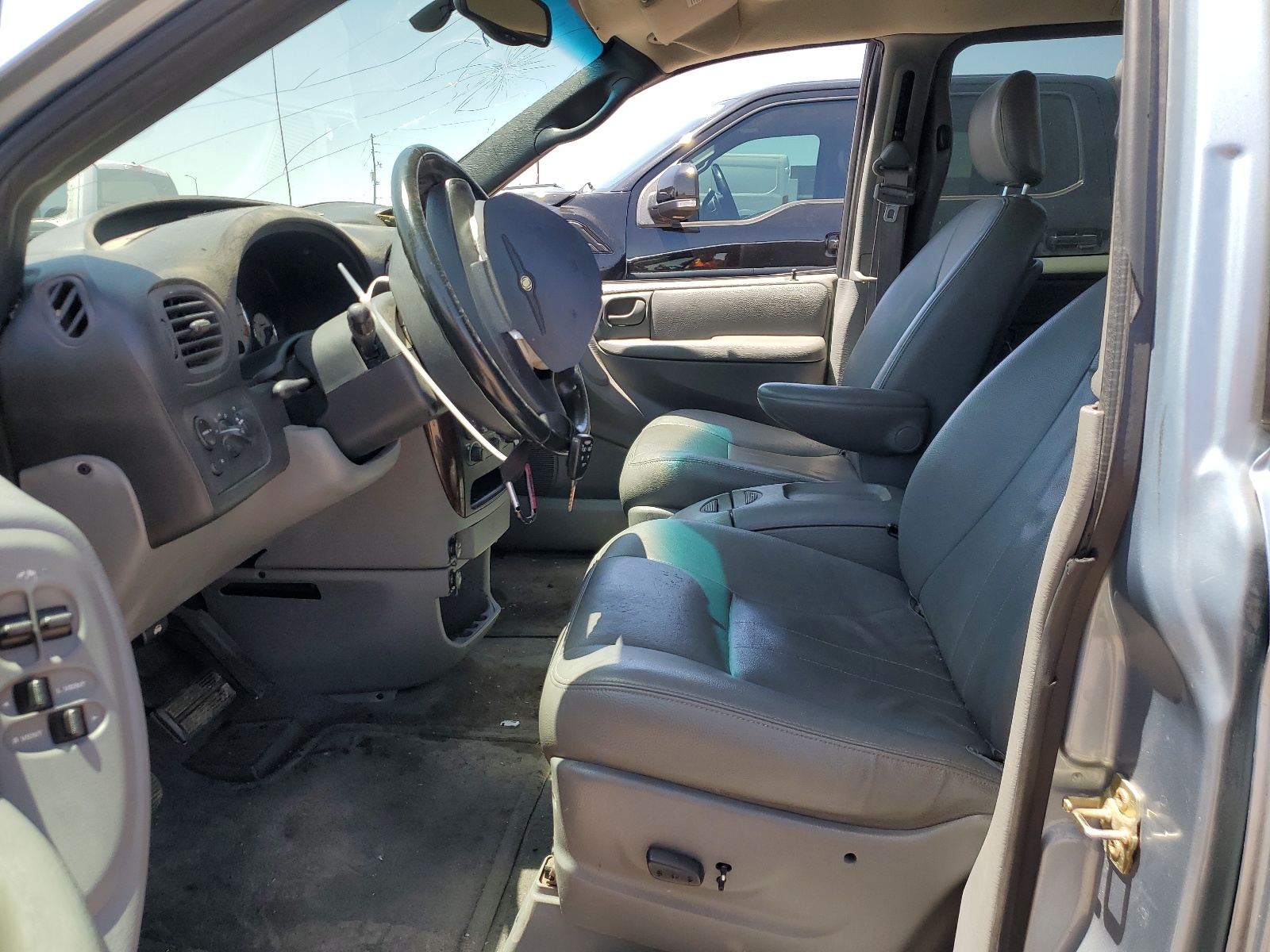 2C8GP54L04R506983 2004 Chrysler Town & Country Touring