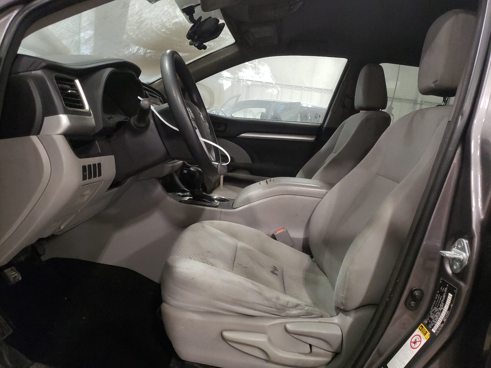 5TDBKRFH9FS148111 2015 Toyota Highlander Le