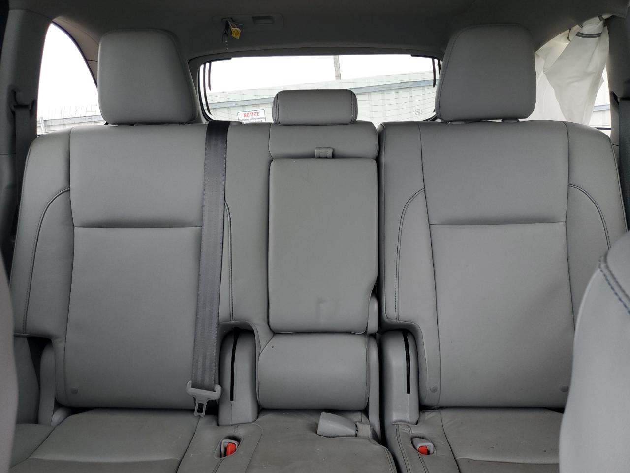 2016 Toyota Highlander - Image 10