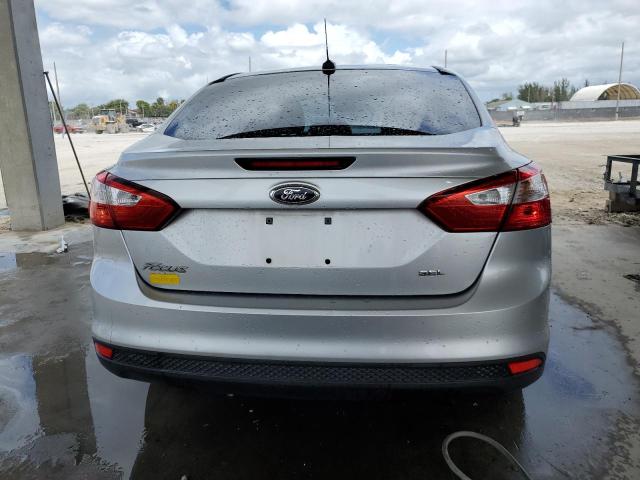 Sedans FORD FOCUS 2012 Srebrny