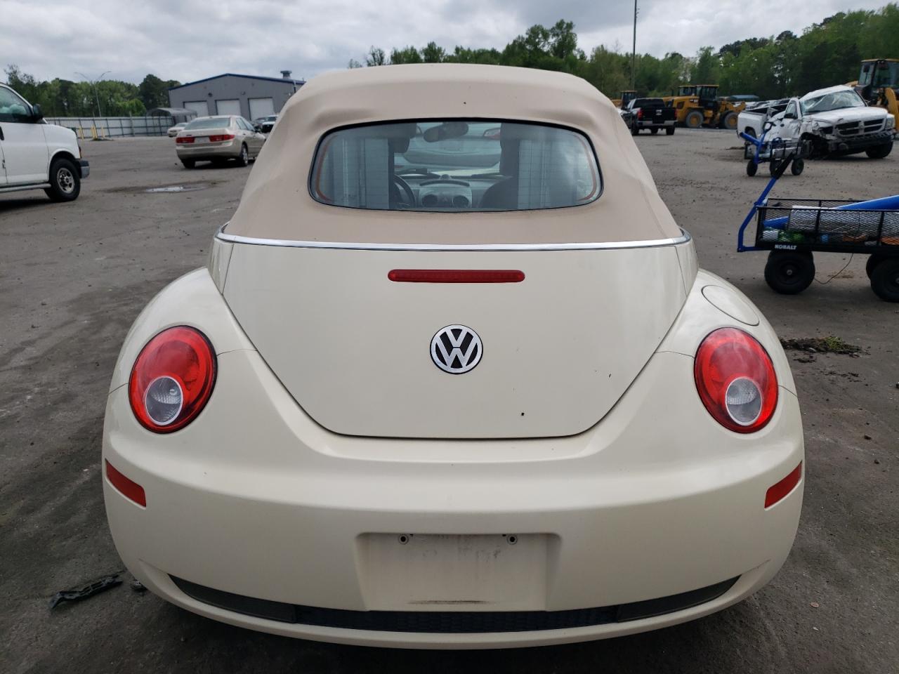 2006 Volkswagen New Beetle Convertible Option Package 2 VIN: 3VWSF31Y46M323080 Lot: 50479854