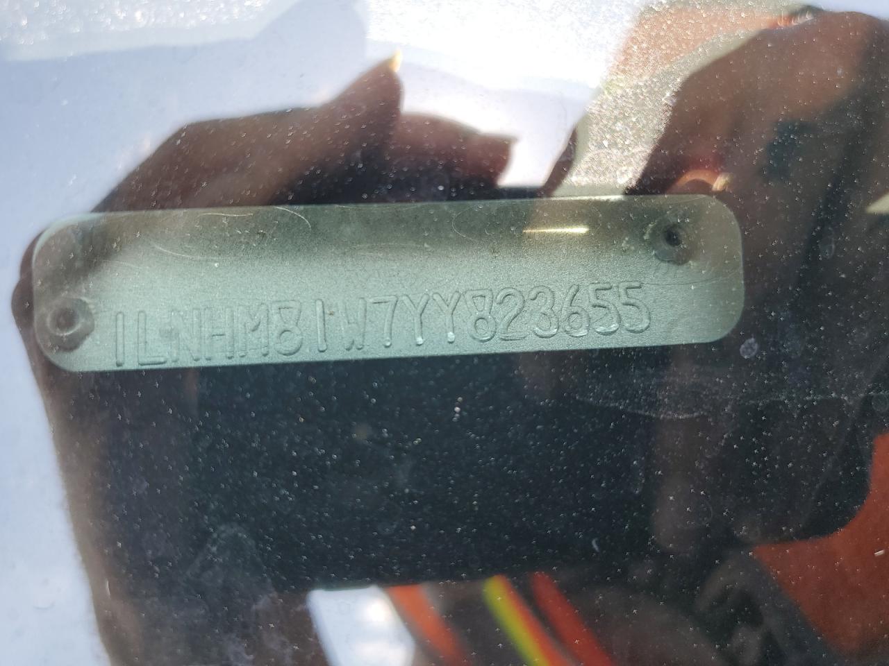 2000 Lincoln Town Car Executive VIN: 1LNHM81W7YY823655 Lot: 67549344