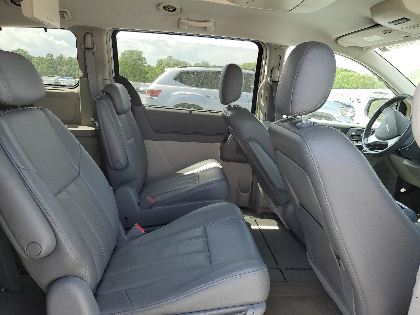 2A8HR54P18R138640 2008 Chrysler Town & Country Touring