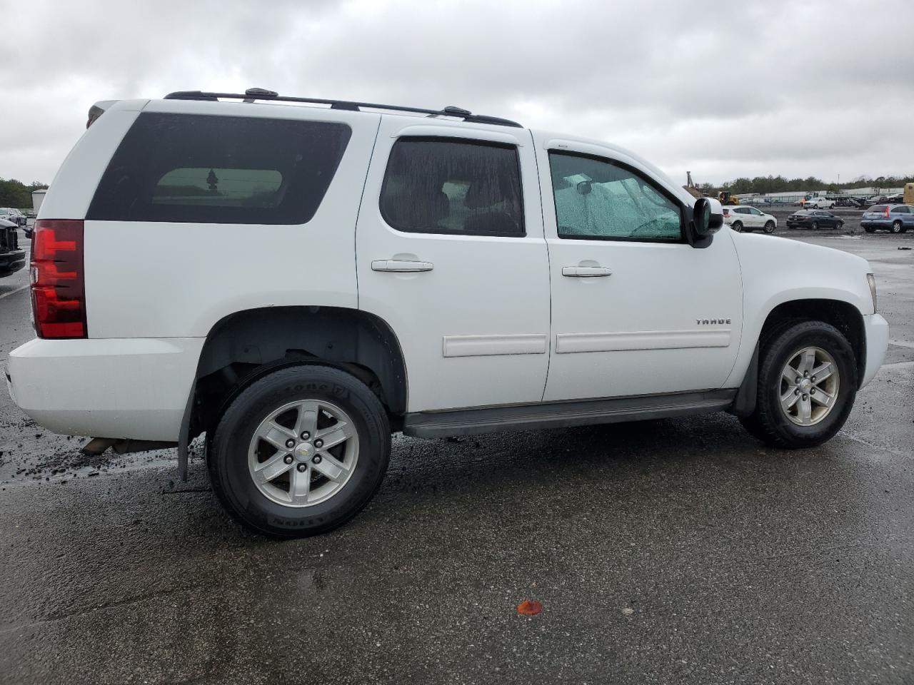 2011 Chevrolet Tahoe - Image 3