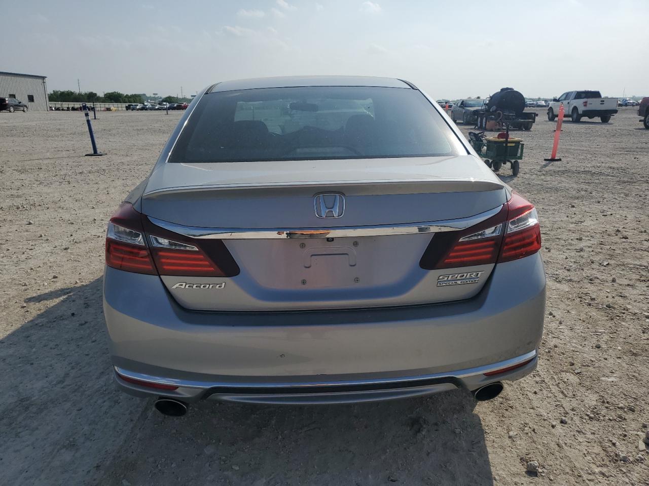 1HGCR2F1XHA022822 HONDA ACCORD 2017