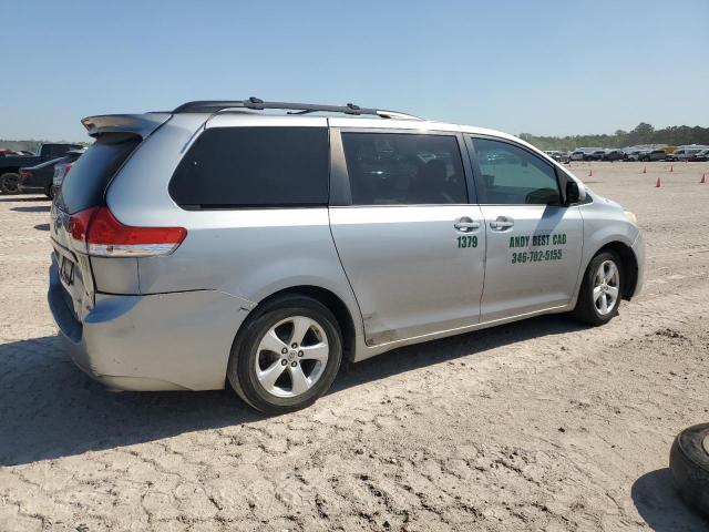 2011 TOYOTA SIENNA LE