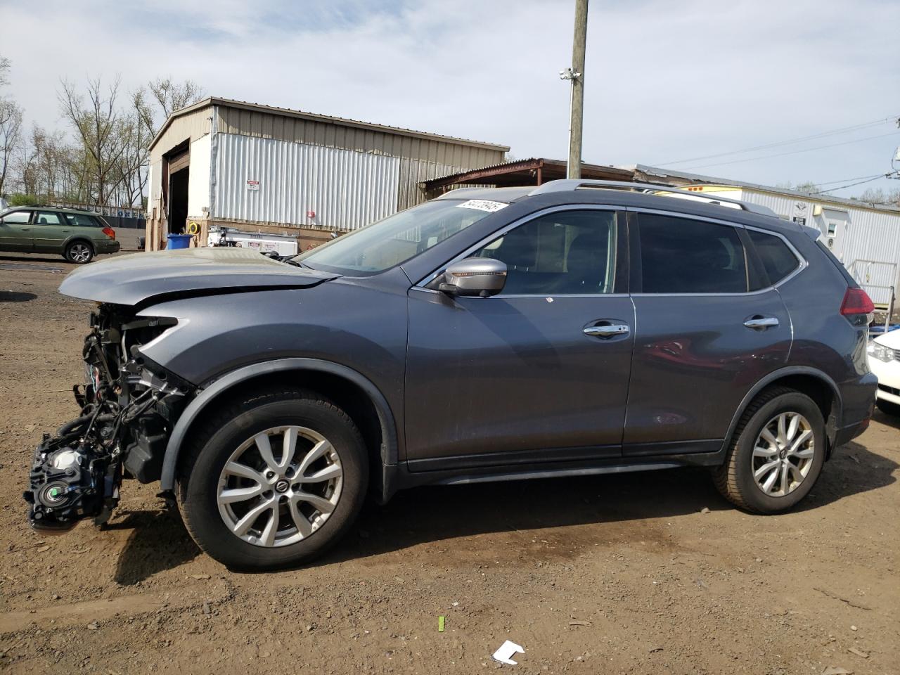 KNMAT2MV6JP615917 NISSAN ROGUE 2018