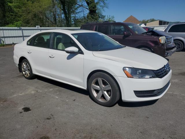 Sedans VOLKSWAGEN PASSAT 2013 Biały