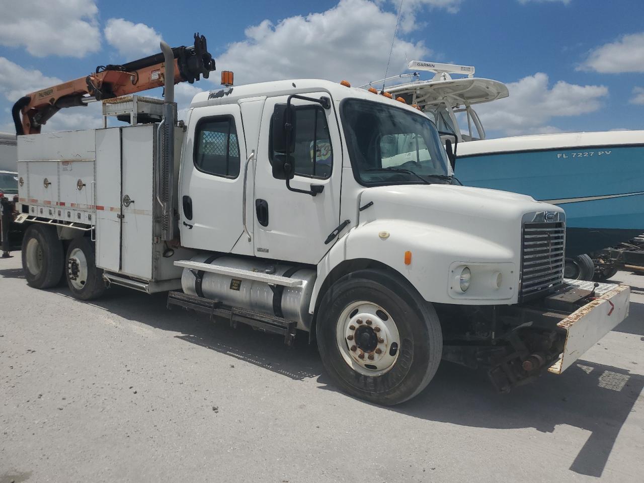 Opa Locka, FL에서 판매 중인 2010 Freightliner Business Class M2 Utility / Service Truck - Side