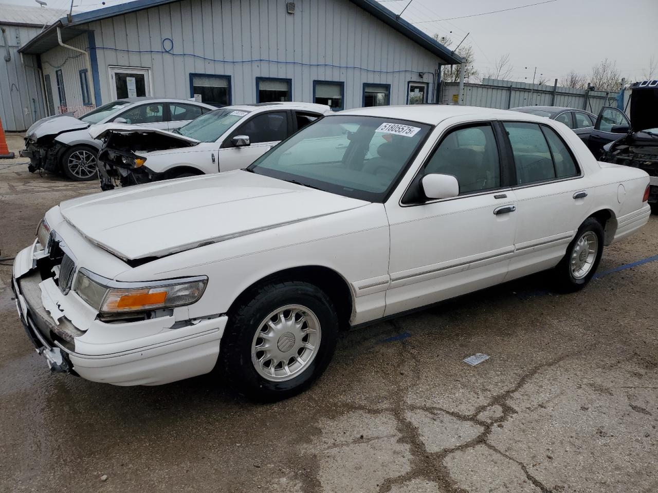 1997 Mercury Grand Marquis Ls for Sale in Pekin, IL - Front End