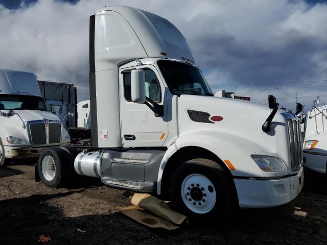 2016 Peterbilt 579 Semi Truck