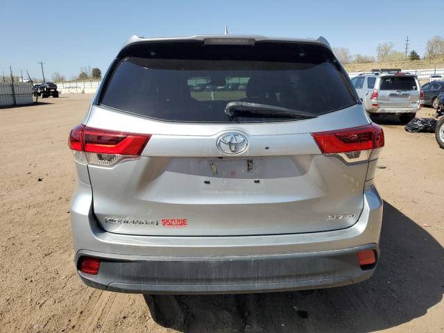  TOYOTA HIGHLANDER 2018 Srebrny